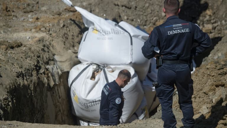 Déminage d'une bombe de 500 kg de la Seconde Guerre mondiale, à Saint-Nazaire en Loire-Atlantique le 8 juillet 2020 (PHOTO D'ILLUSTRATION)