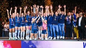 La joie des joueuses de Nantes après leur sacre en Coupe de France de volley, 30 mars 2024