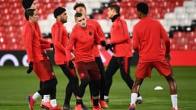Le groupe du PSG à l'entraînement à Manchester