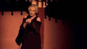La chanteuse Marie Laforêt en 2005 lors d'un concert au Théâtre des Bouffes Parisiens