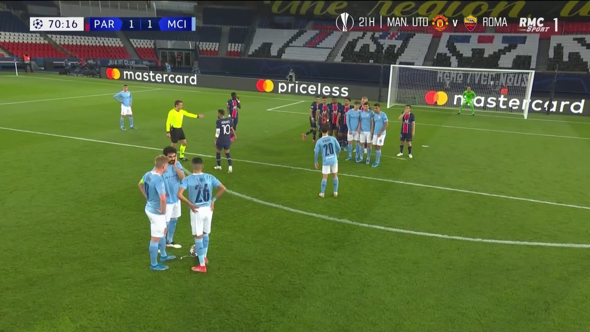 Le conciliabule entre Mahrez, De Bruyne et Gündogan Le conciliabule entre Mahrez, De Bruyne et Gündogan