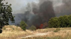 Un feu s'est déclaré ce mardi 24 juin au sein de la commune de Saint-Victoret (Bouches-du-Rhône). 