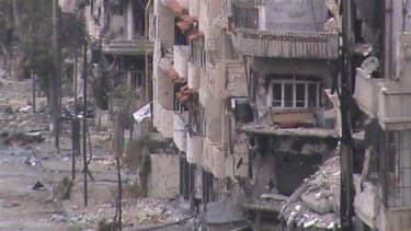 Bâtiments en ruines dans une rue de Homs, en Syrie, où les combats s'intensifient alors que la diplomatie est dans l'impasse. La France ne ménage pas ses efforts pour rechercher une solution politique à la crise syrienne mais le conflit s'enlise et les op