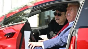 Donald Trump et Elon Musk à bord d'un véhicule Tesla sur le portique sud de la Maison Blanche, le 11 mars 2025 à Washington, DC. (Photo d'archive)
