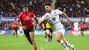 Romain Ntamack file à l'essai