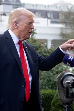 Insultes, menaces et procès: les médias américains bousculés et brutalisés par un an de présidence Trump