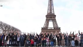 Une journée inoubliable a été organisée à Paris par l'association Imagine for Margo, le Rallye du cœur et la Garde républicaine pour des enfants atteints de cancer le 17 décembre 2025. Ici, au pied de la Tour Eiffel