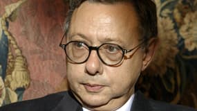 Le journaliste Michel Schifres, le 30 septembre 2004 à l'Hôtel Matignon à Paris.
