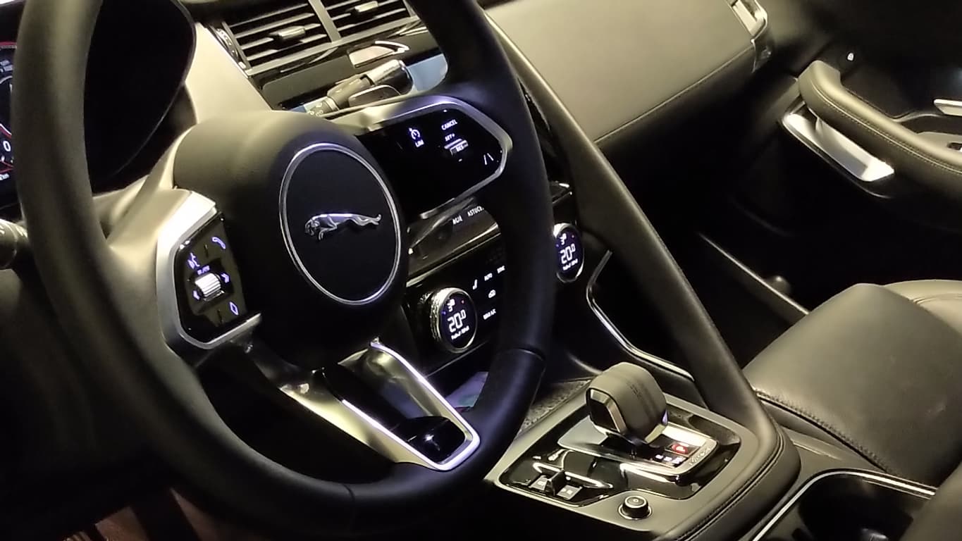 L'habitacle du Jaguar E-Pace P200. L'habitacle du Jaguar E-Pace P200.