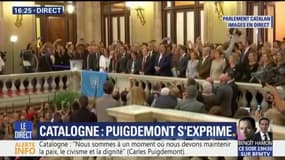 Barcelone: au Parlement, les indépendantistes chantent l'hymne de la Catalogne