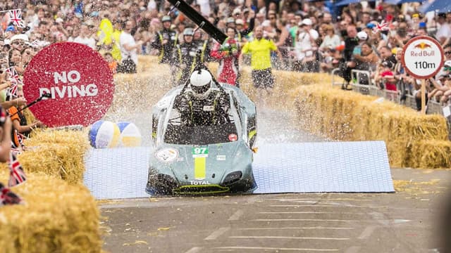 Aston Martin a créé une version caisse à savon de sa voiture victorieuse aux dernières 24 Heures du Mans, la V8 Vantage GTE.