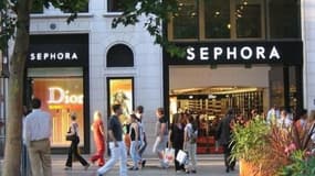 La distributeurs de parfum et de maquillage Sephora, filiale de LVMH, va ouvrir une boutique en ligne avec un concurrent d'Alibaba. 