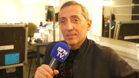 Gad Elmaleh au micro de BFMTV le 22 septembre 2023.