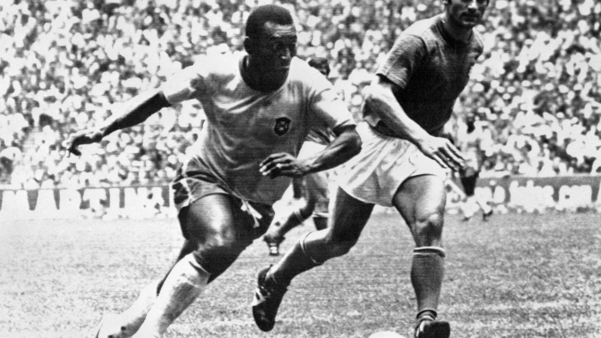 Le Brésilien Pelé (à gauche) lors de la finale de la Coupe du monde 1970 Le Brésilien Pelé (à gauche) lors de la finale de la Coupe du monde 1970