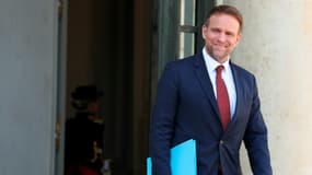 Le ministre français de l'Industrie et de l'Energie, Marc Ferracci, quitte le Palais de l'Elysée, à Paris, le 9 avril 2025