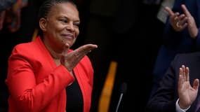 Christiane Taubira mercredi lors de la passation de pouvoirs au ministère de la Justice avec Jean-Jacques Urvoas