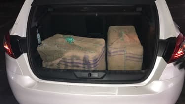 Des dealers ont remis involontairement deux valises remplies de résine de cannabis.