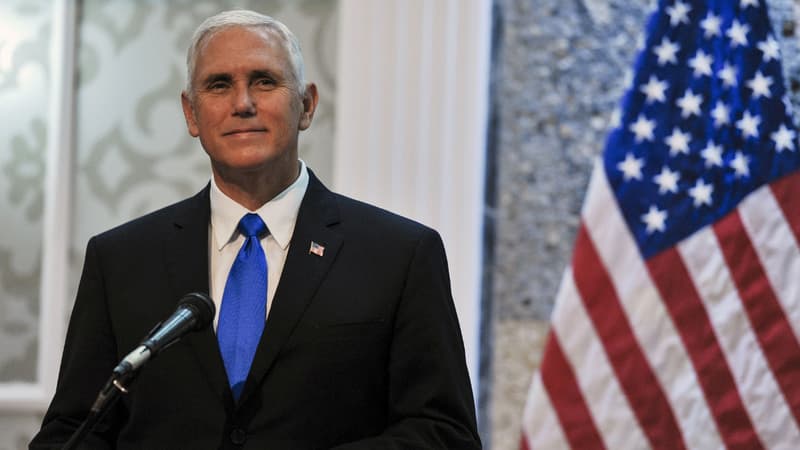 Mike Pence lors d'une conférence de presse conjointe avec le Premier ministre du Monténégro à Podgorica le 2 août 2017