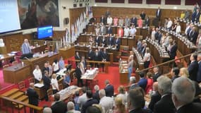 La séance du conseil métropolitain de la métropole Nice Côte d'Azur le vendredi 19 juillet 2024 lors d'une minute de silence observée pour les sept victimes d'un incendie mortel survenu la veille à Nice (Alpes-Maritimes).