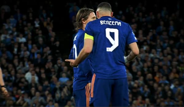 Benzema qui recadre Modric en pleine demi-finale de Ligue des champions avec le Real, fin avril 2022