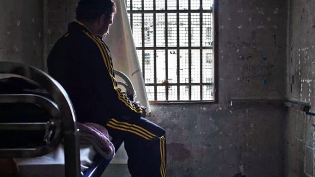 Un détenu dans sa cellule de la prison des Baumettes, à Marseille, en décembre 2012.