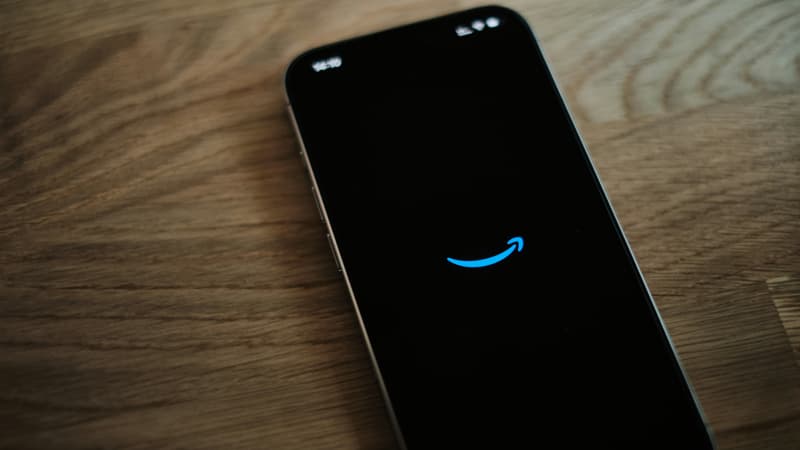Plus de dix ans après l’échec du Fire Phone, Amazon veut retenter l’aventure du smartphone avec le projet "Transformer"
