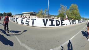La banderole des supporters niçois avant le derby contre Monaco.