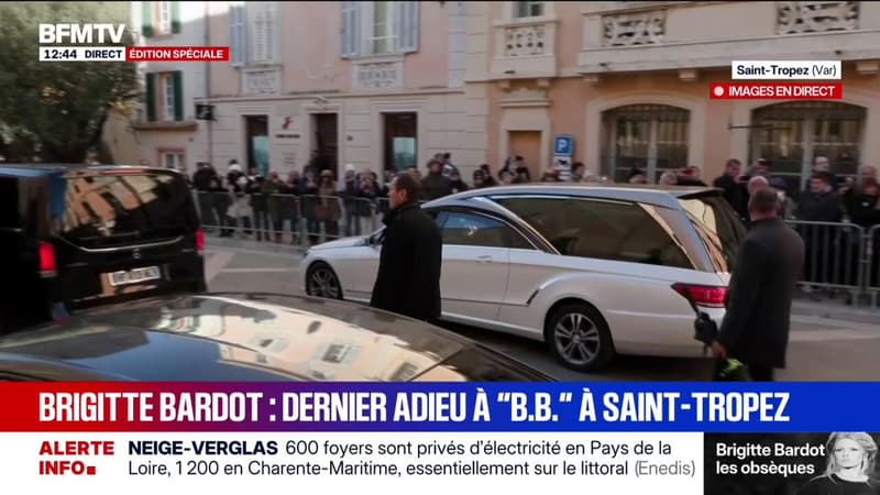 Obsèques de Brigitte Bardot: les Gipsy Kings accompagnent le cercueil de B.B. en chanson dans les rues de Saint-Tropez