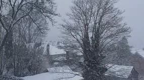 La neige en abondance à Déville-lès-Rouen, en Seine-Maritime - Témoins BFMTV