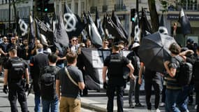Plusieurs centaines de militants d'ultradroite défilent le 11 mais 2024 à Paris à l'appel d'un "Comité du 9-mai" pour commémorer la mort de l'un d'entre eux, Sébastien Deyzieu, décédé accidentellement en 1994