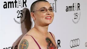 Sinead O'Connor en octobre dernier à Los Angeles. Le quatrième mariage de la chanteuse irlandaise est le plus court de sa carrière puisqu'il a duré 16 jours, en raison de pressions et de la désapprobation de la famille et de proches. /Photo prise le 27 oc