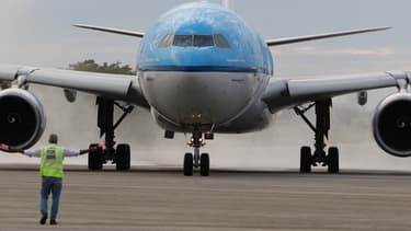 La prise de participation du gouvernement néerlandais dans Air France-KLM "s'est faite sans information du conseil d'administration ni du gouvernement français", a déclaré le ministre de l'Economie Bruno Le Maire.
