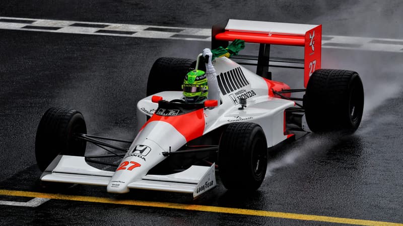 Lewis Hamilton pilotant la McLaren 1990 d'Ayrton Senna lors du GP du Brésil, le 3 novembre 2024 à Sao Paulo