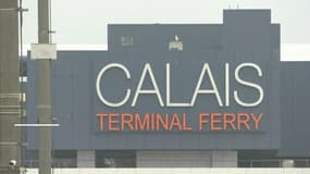De nombreux Anglais ont repris le ferry après l'annonce de la quarantaine, annulant leurs réservations dans les hôtels de Calais