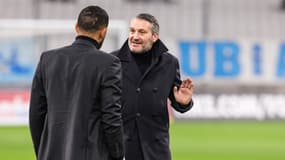 Olivier Létang en train d'échange avec Medhi Benatia avant OM-Lille en Coupe de France, le 14 janvier 2024