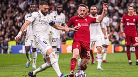 Karim Benzema au duel avec Diogo Jota, à Madrid le 15 mars 2023