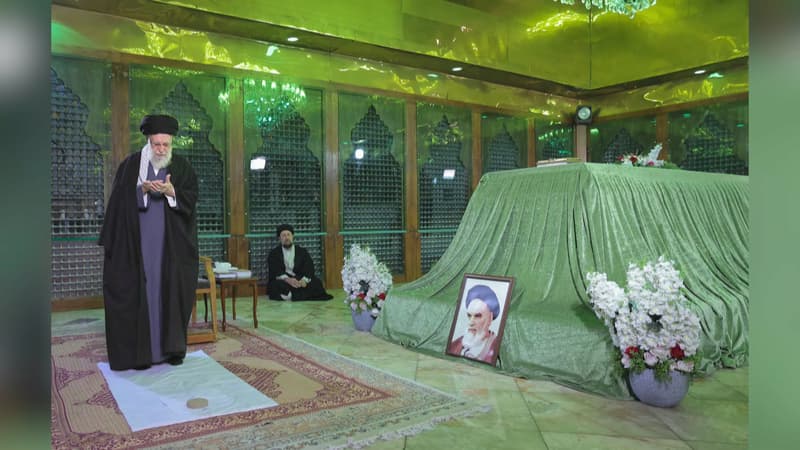 Malgré les menaces américaines planant sur l'Iran, l'ayatollah Ali Khamenei s'affiche sur la tombe de l'imam Khomeini