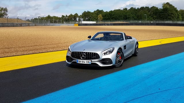 L'AMG GT C Roadster a le mérite de pouvoir enlever le haut