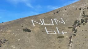 Ce mercredi 22 mars, les syndicats de la CGT des Hautes-Alpes, a déployé une pancarte géante sur la montagne de Charance. 