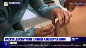 Bron: le centre de vaccination militaire a ouvert ce jeudi