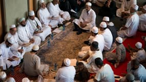 Musulmans en train de prier à Cape Town en Afrique-du-Sud.