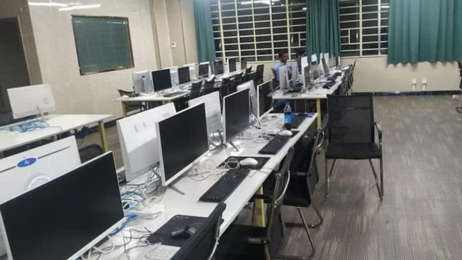 Salle de travail où les autorités cambodgiennes soutiennent avoir découvert des preuves de cyber-esclavage