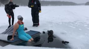   Cette finlandaise bat le record du monde d'apnée sous glace 
