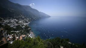 Vue de la côte amalfitaine dans la région de Campanie, en Italie, le 1er juillet 2020. 