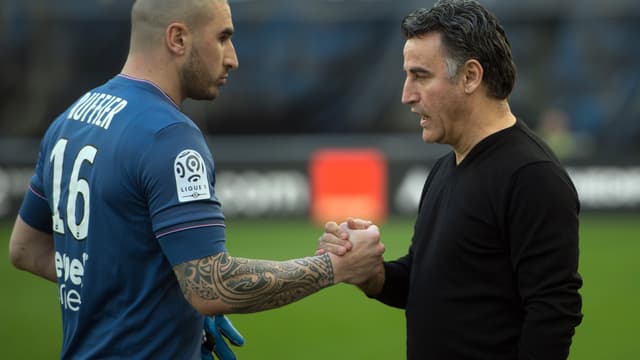 Après six ans de travail en commun à l'ASSE, Stéphane Ruffier devra dire au revoir à son entraîneur, Christophe Galtier.