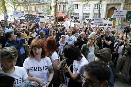 Rassemblement de féministes devant le palais de justice où quatre militantes sont jugées pour "exhibition sexuelle", le 31 mai 2017 à Paris