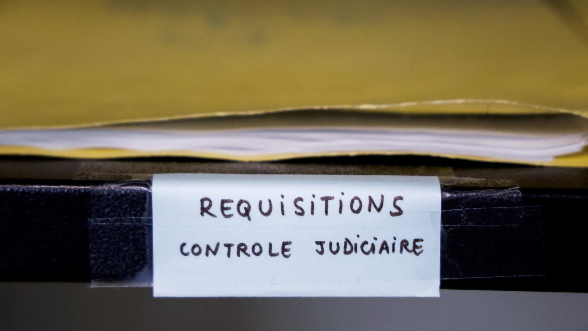 Des dossiers de réquisitions de contrôle judiciaire (photo d'illustration)