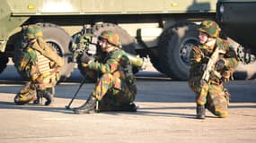 Le ministre de la Défense belge a indiqué que des gardes de la caserne de Marche-en-Famenne avaient repéré plusieurs drones survolant la base militaire dimanche et mardi.