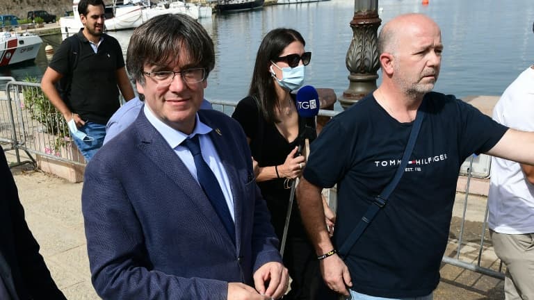 L'ex-président de Catalogne et eurodéputé Carles Puigdemont (G) à Alghero (Sardaigne), le 25 septembre 2021