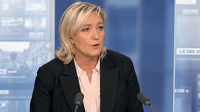 Marine Le Pen, présidente du FN, a ironisé ce jeudi sur Jean-Luc Mélenchon.